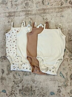 H&M Adorables 4-Pack Ribbed Tank Bodysuits in Cream & Pink Floral Mix